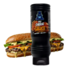 Gelbe Flasche Blue Hog Cheddar Chili Cheese Sauce mit blauem Wildschwein auf schwarzem Hintergrund