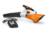 Stihl BGA 200 Akku-Laubbläser mit Komfort-Tragsystem auf weißem Hintergrund
