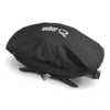 Weber Abdeckhaube Standard Q200(0) Serie über einem Grill mit Klettbändern und Logo