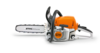 STIHL MS 231 Motorsäge mit orangefarbenem Gehäuse und weißem Logo auf weißem Hintergrund