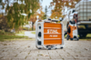 Tragbare Stromversorgung STIHL PS 3000 auf einem Weg in einem Park