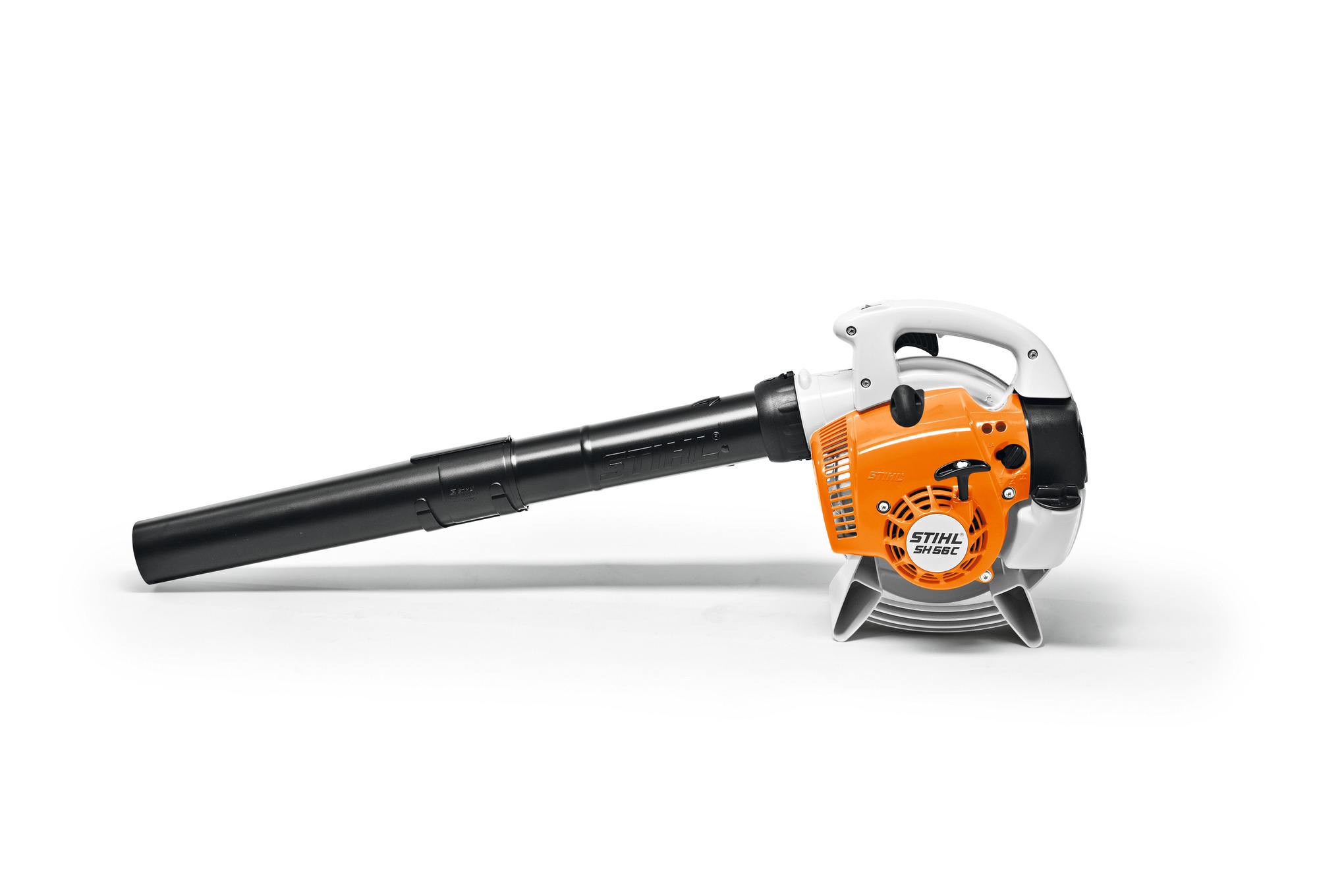 Stihl SH 56 C-E Saughäcksler und Blasgerät auf weißem Hintergrund