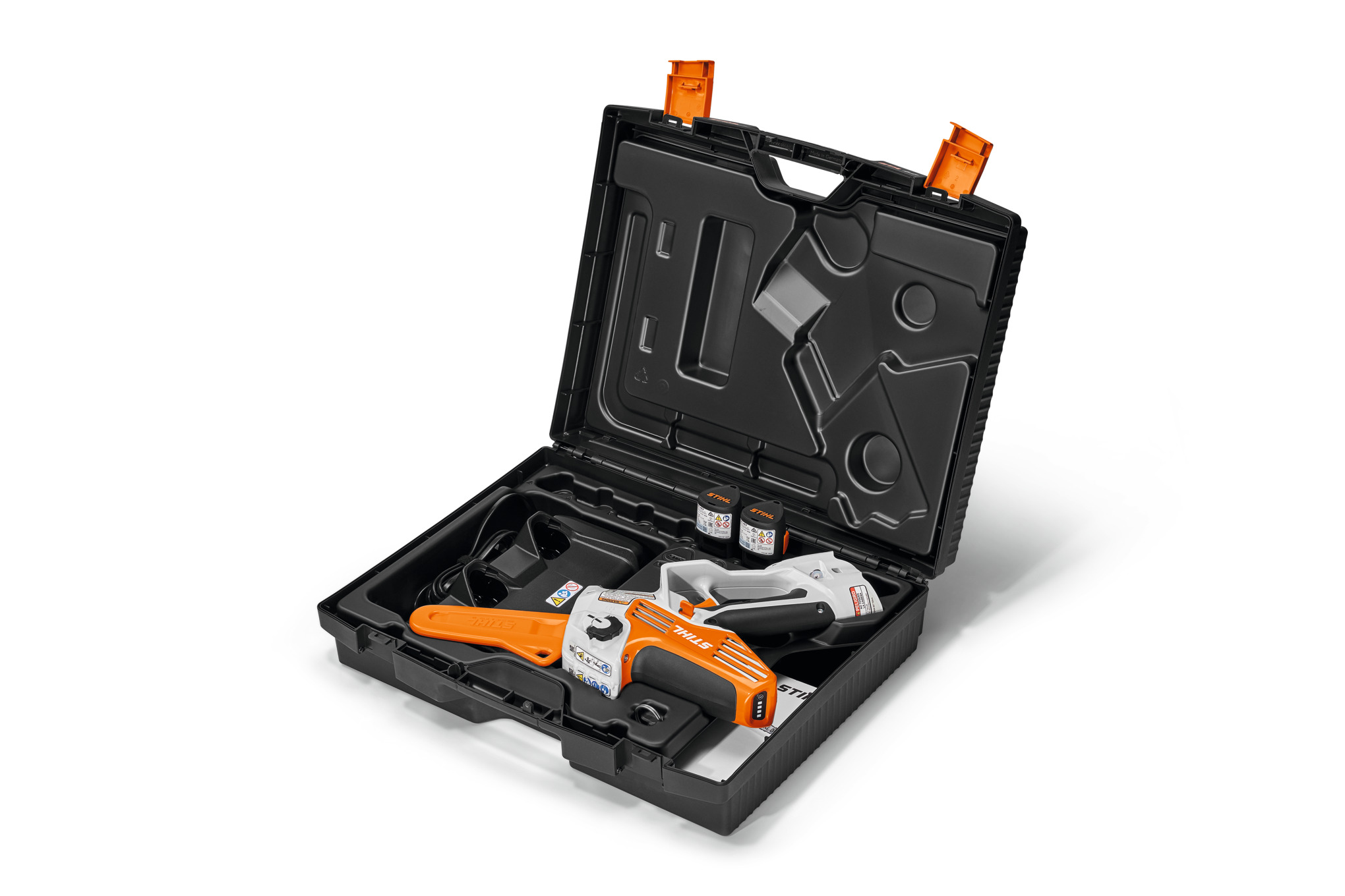 STIHL GTA 40 Set in geöffnetem Koffer mit Motorsäge, zwei Akkus und Ladegerät
