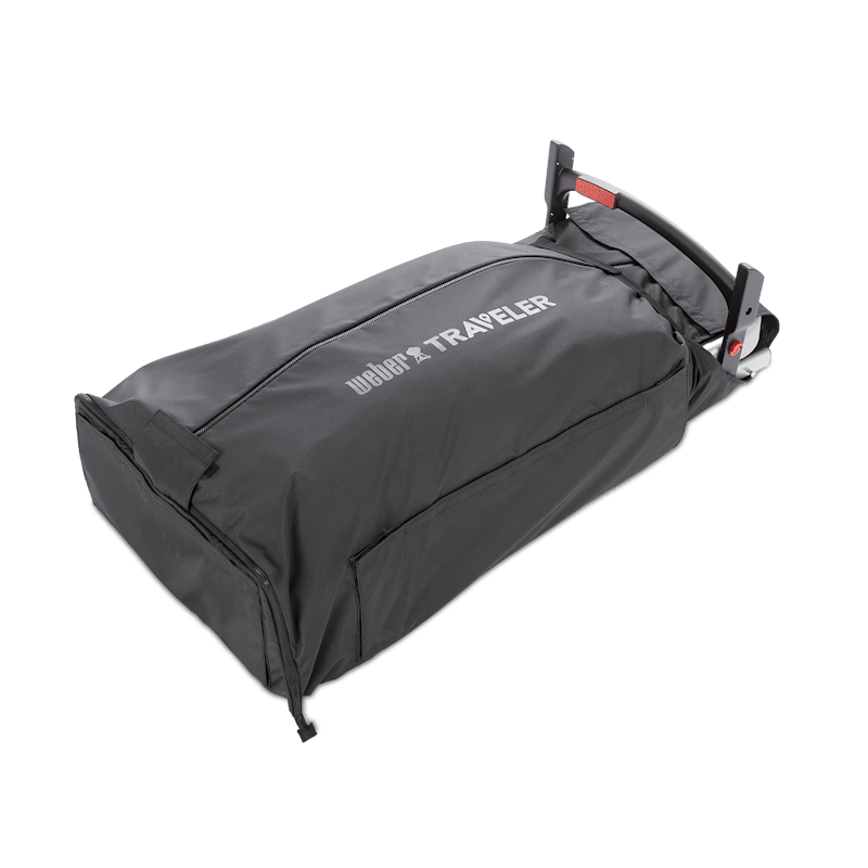 Weber Traveler Grill in schwarzer Schutzhülle mit Logo