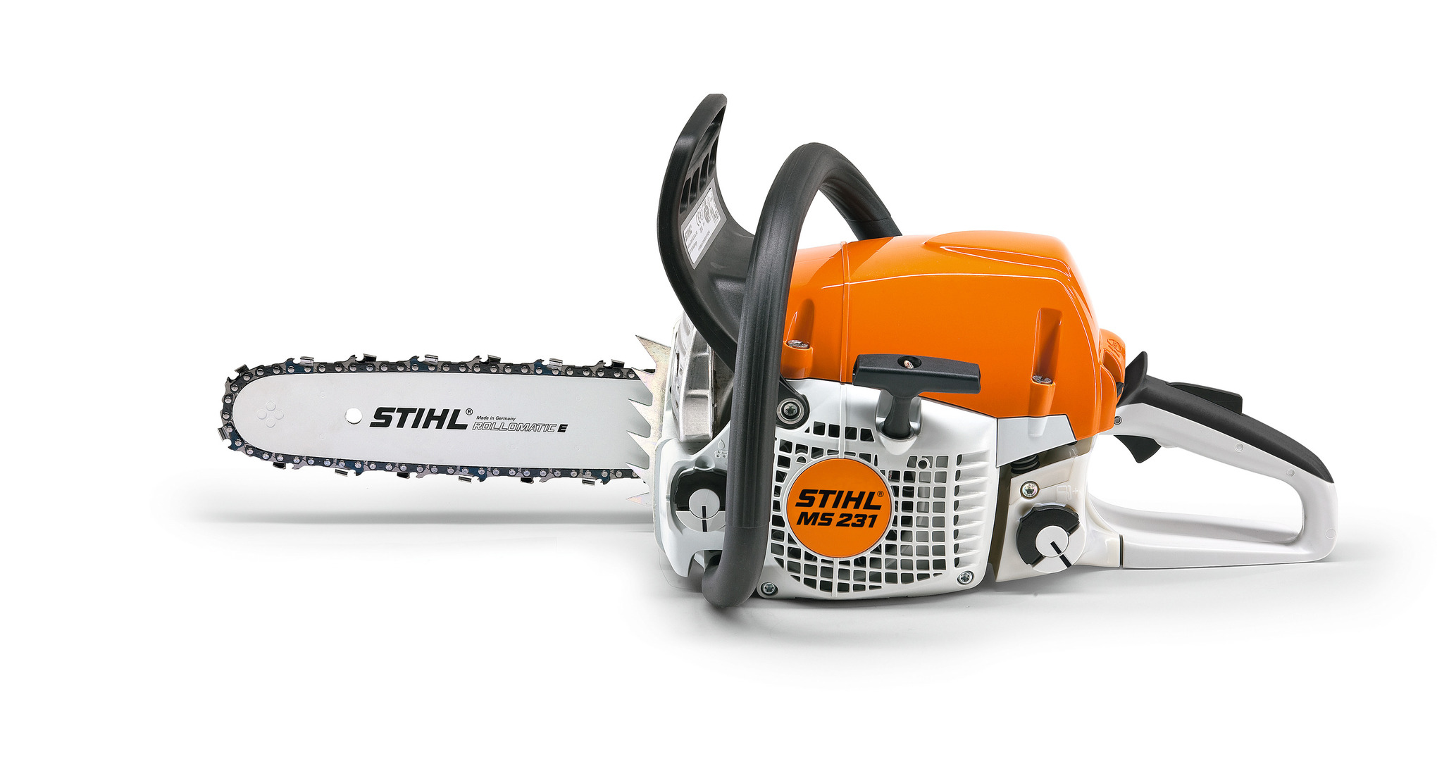 STIHL MS 231 Benzin-Motorsäge auf weißem Hintergrund