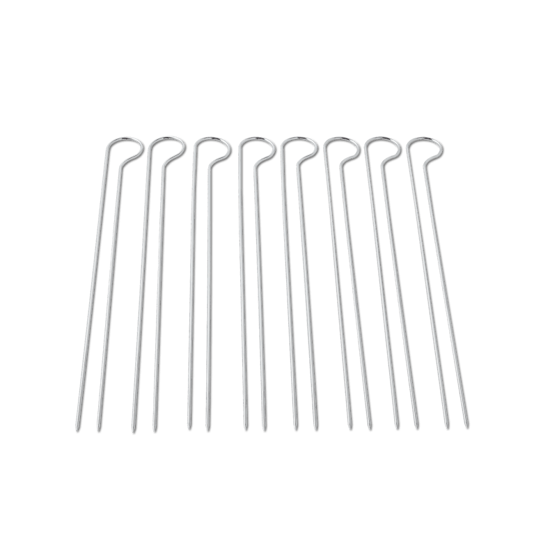 Set von 8 Weber Doppelspießen auf dunkelgrünem Hintergrund