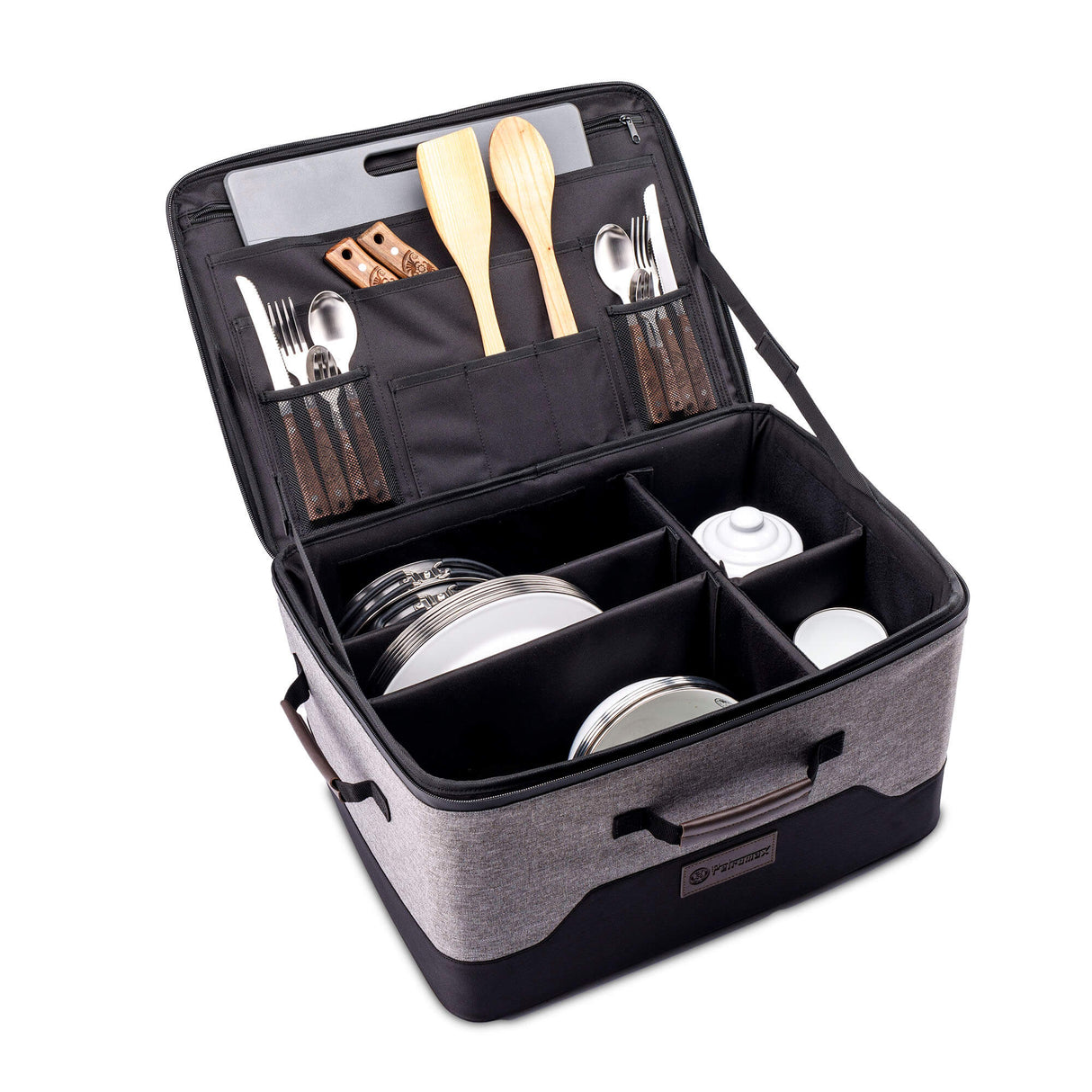 Petromax Catago Box 50 geöffnet mit Campinggeschirr und Besteck organisiert