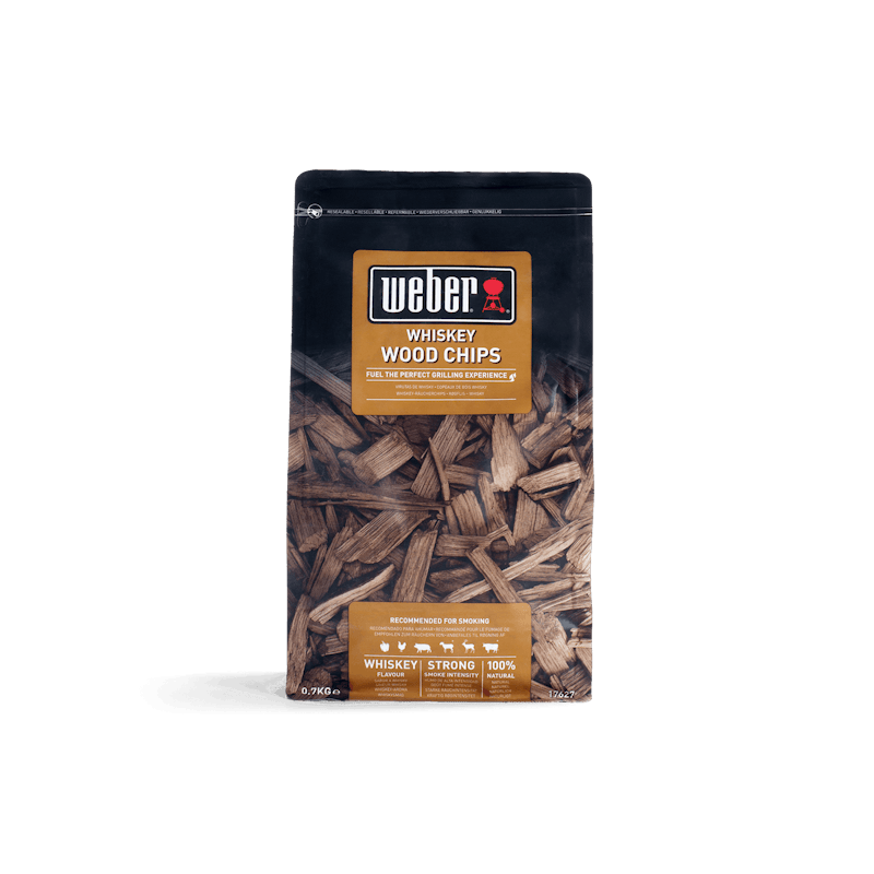 Weber Whiskey Räucherchips in schwarzer Verpackung mit Sichtfenster