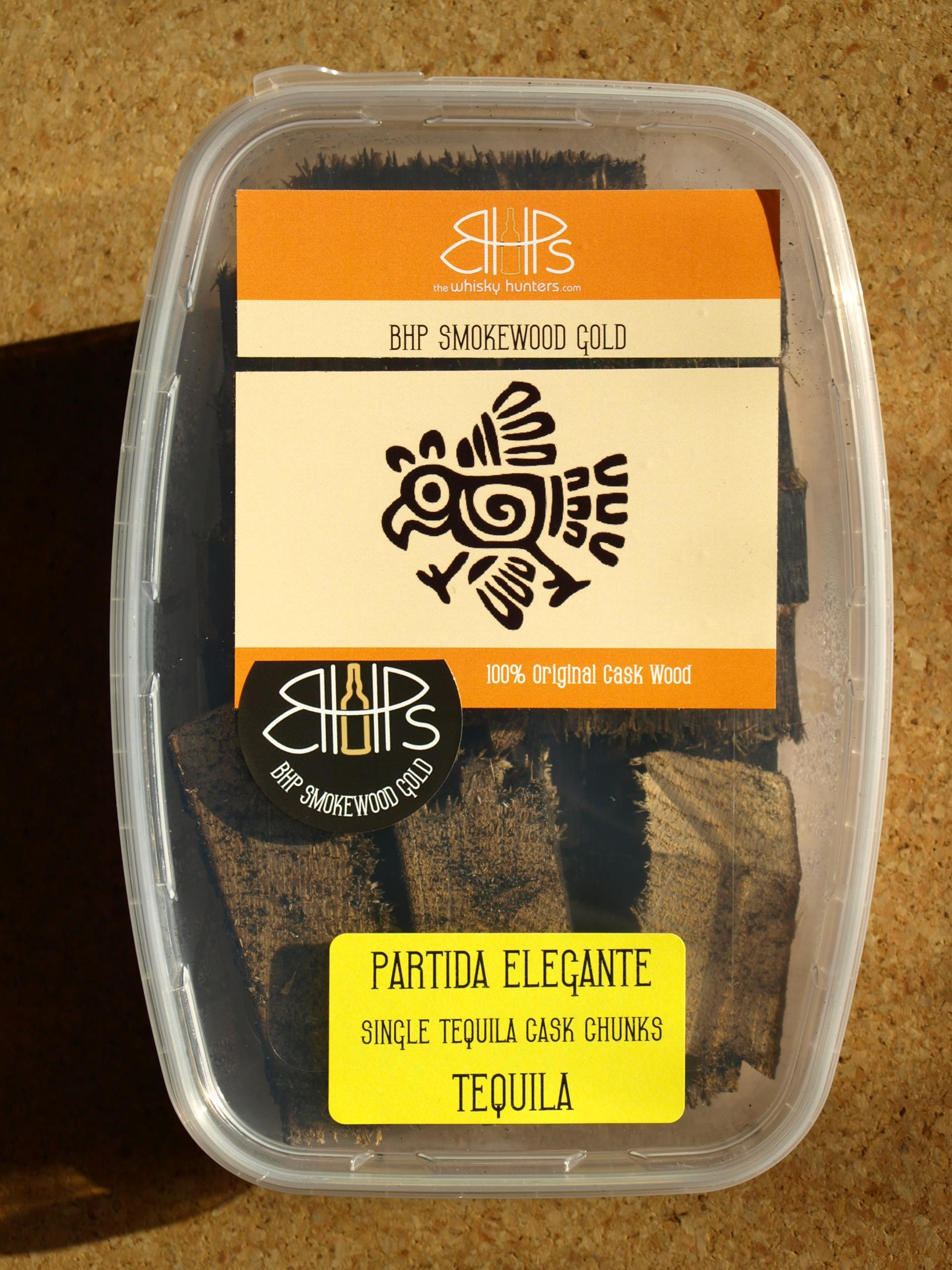 Transparente Box mit BHP Smokewood Gold Tequila Räucherchunks und Produktetiketten