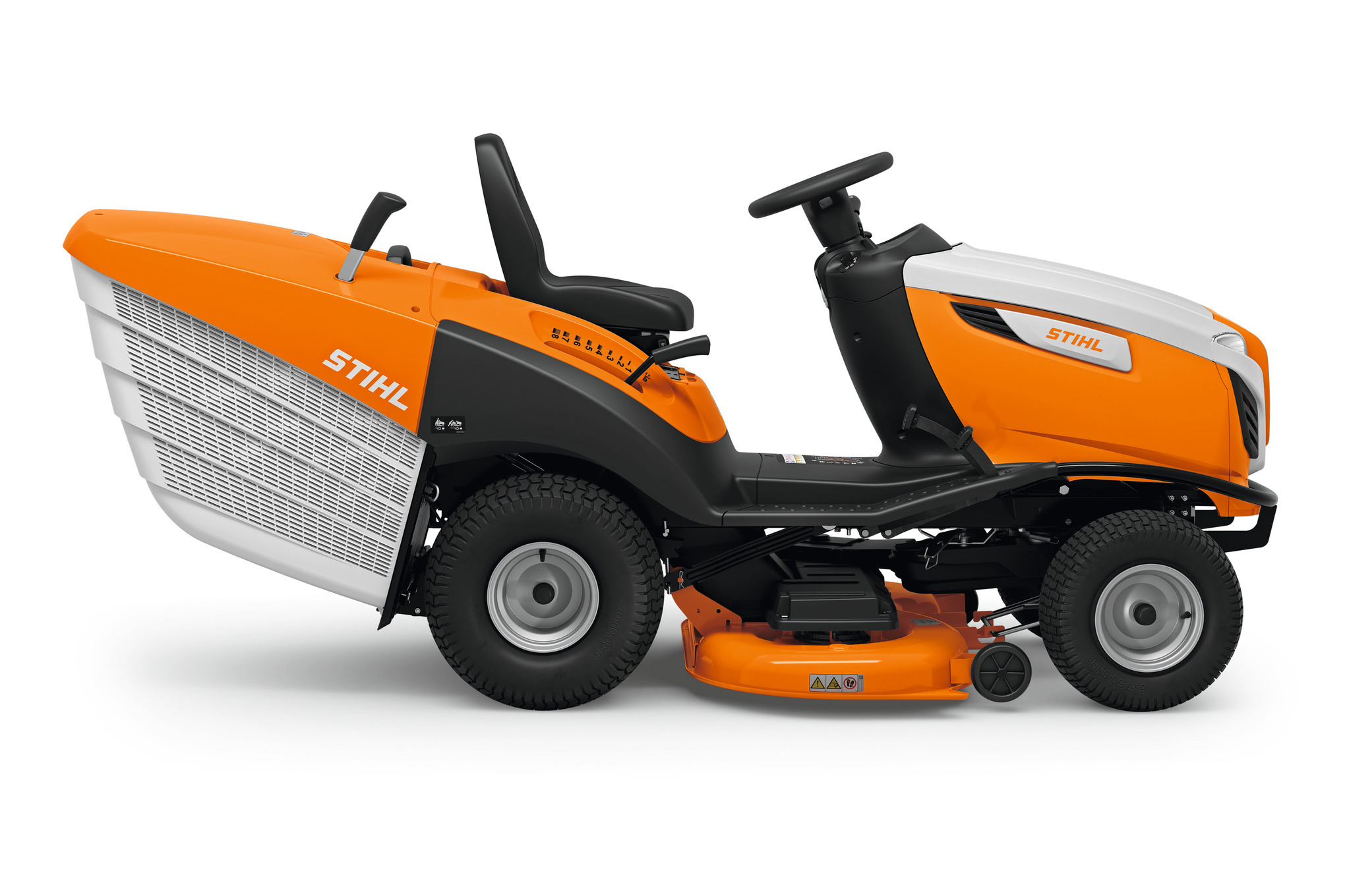 Stihl RT 6112 ZL Aufsitzmäher in Studioansicht mit sichtbaren Details und Markenzeichen