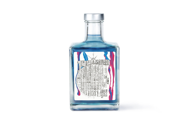 Flasche von Upstairs 144 Raspberry Square Gin-Likör mit Mannheim-Karte auf Etikett