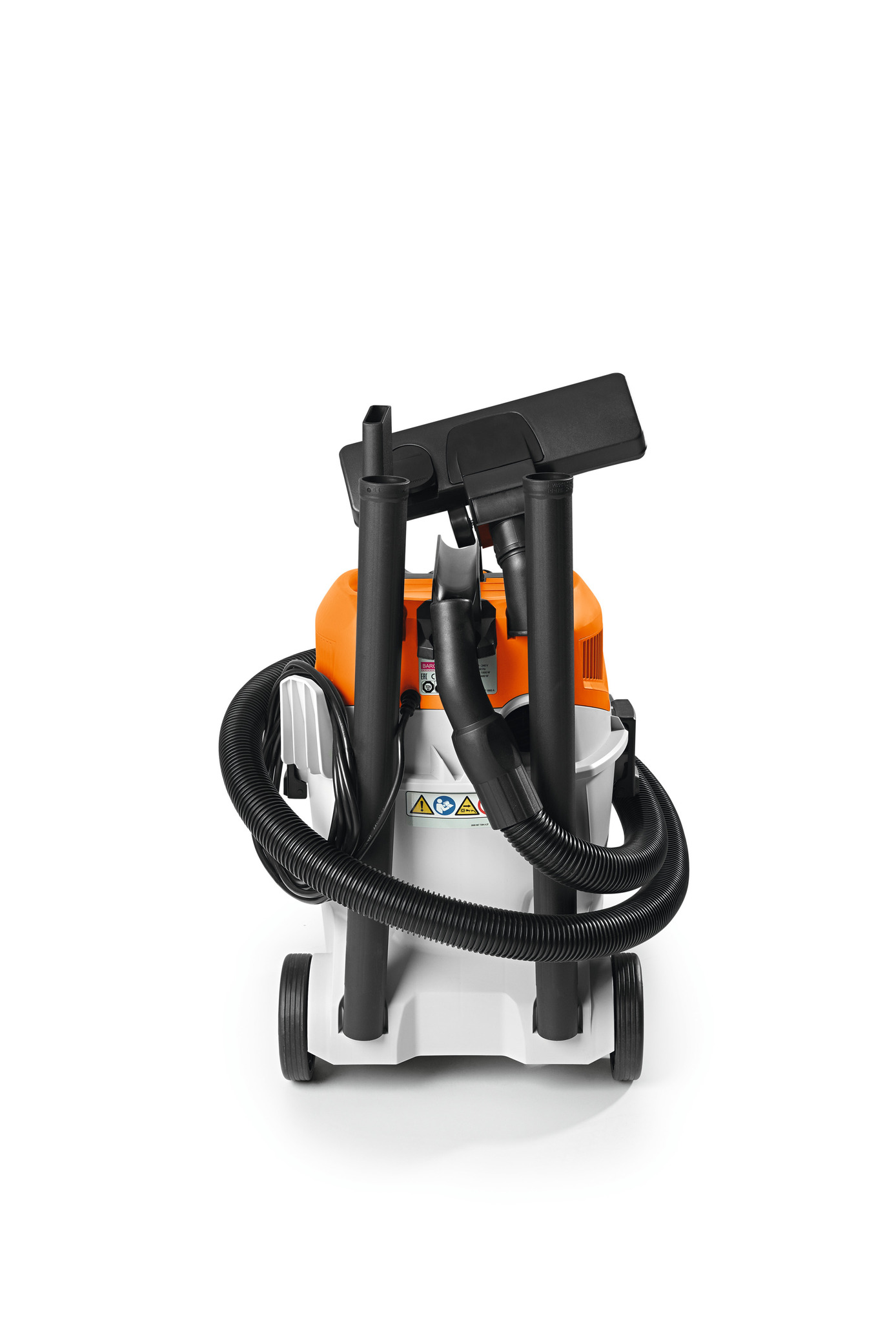 Stihl SE 33 Nass- und Trockensauger mit Aufsätzen und flexiblem Saugschlauch in Studioansicht