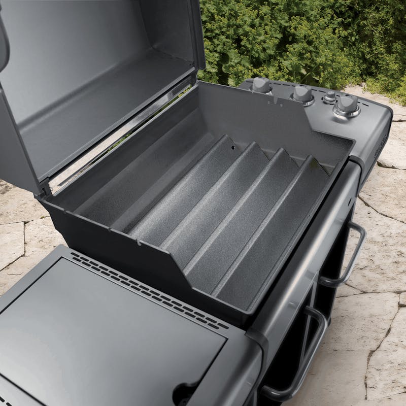 Weber Genesis E-Serie Gasgrill geöffnet mit sichtbaren porzellanemaillierten Flavorizer Bars