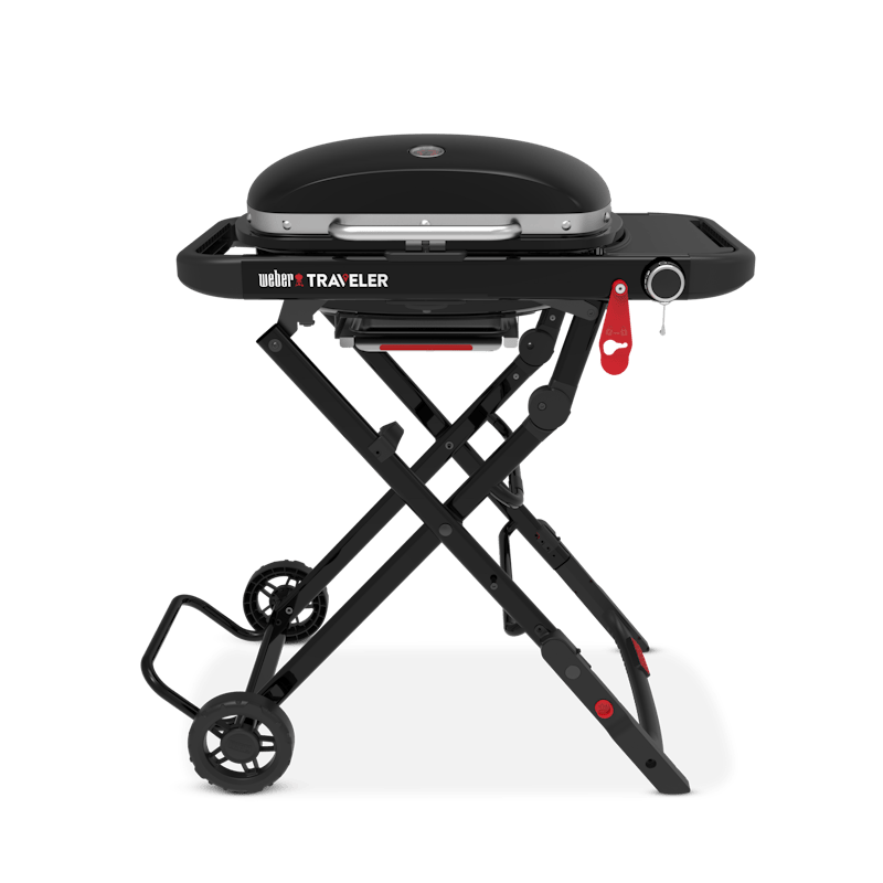 Weber Traveler Compact Gasgrill in zusammengeklapptem Zustand mit robustem Gestell und großen Rädern