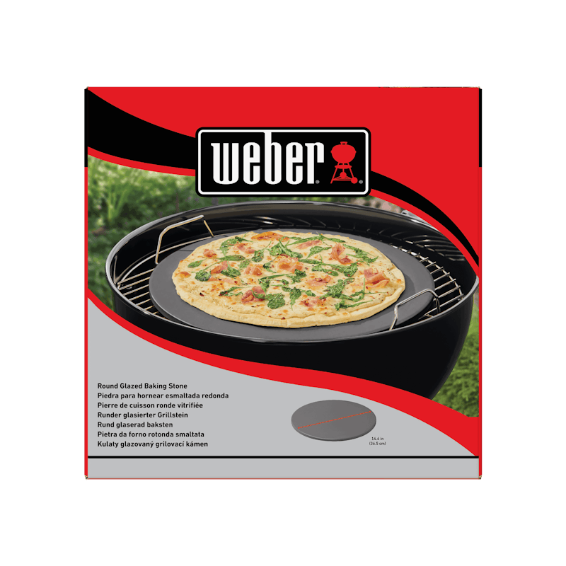 Weber glasierter Pizzastein auf Verpackung mit Pizza auf Grill