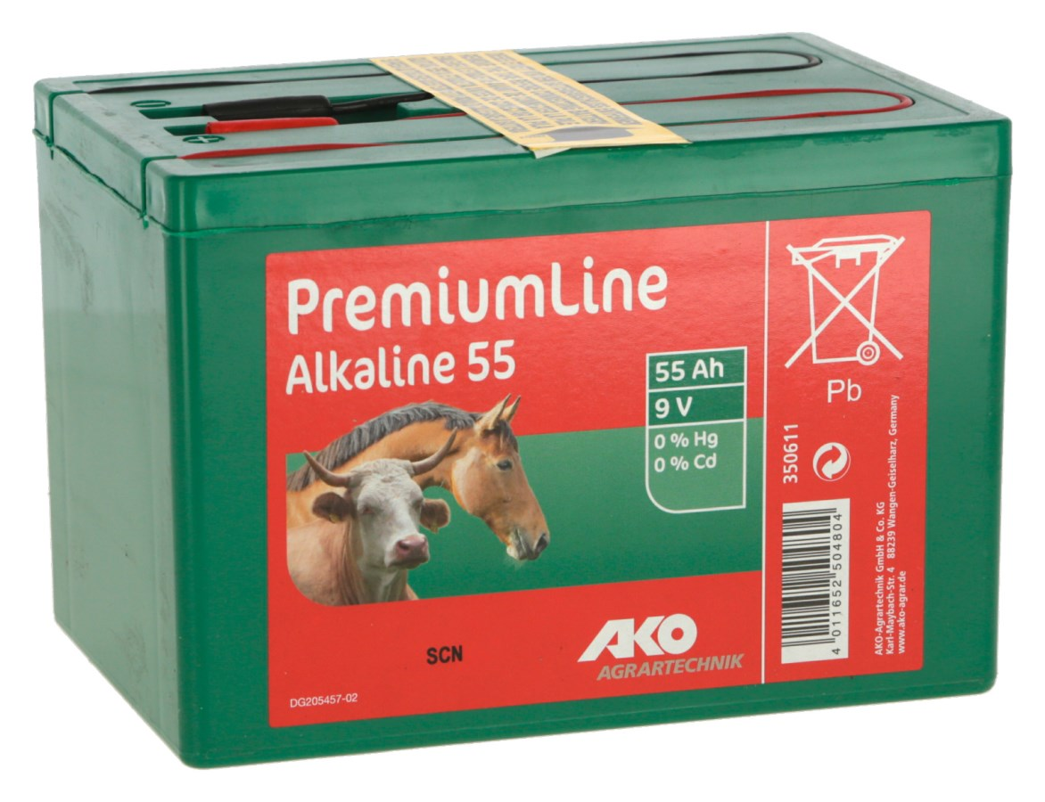 Grüne AKO Alkaline Batterie 9V 55Ah für Weidezaungeräte mit Pferd und Rind auf Etikett