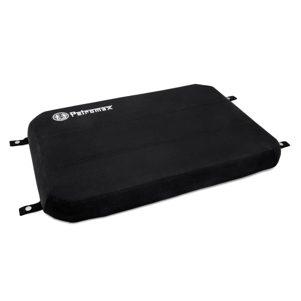 Schwarzes Petromax Sitzkissen für Kühlbox kx25 mit robustem Ripstop-Gewebe und Logo