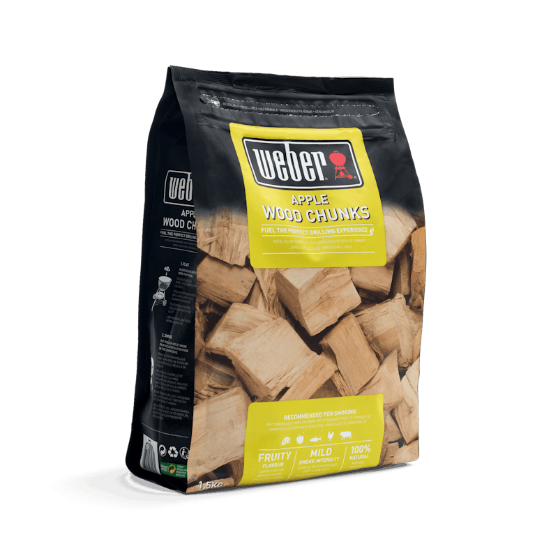 Verpackung von Weber Wood Chunks Apfel 1.5kg mit sichtbaren Holzstücken und Produktinformationen