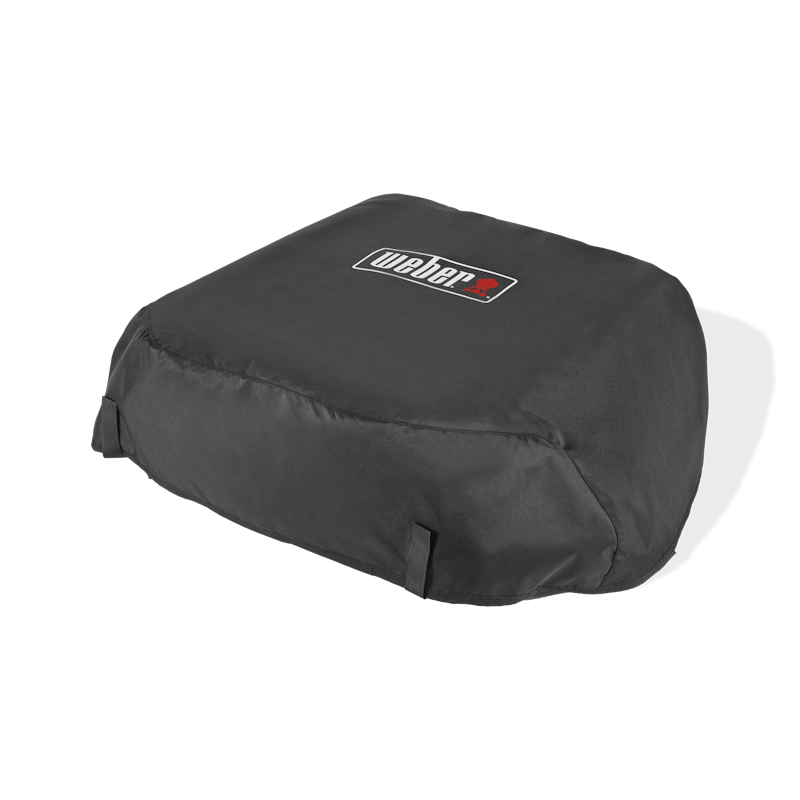 Schwarze Weber Prem. Abdeckhaube Slate 43cm auf grünem Hintergrund mit rotem Logo