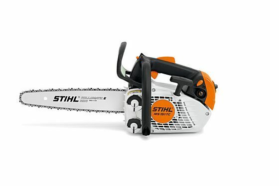 Stihl MS 151 TC-E Kettensäge für Baumpflege auf weißem Hintergrund
