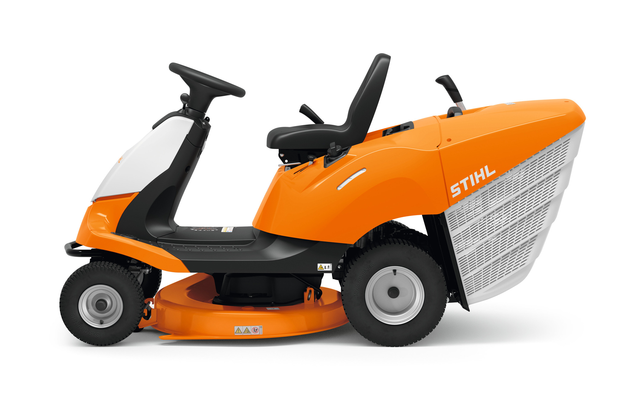 STIHL RT 4082 Aufsitzmäher in Orange und Weiß mit ergonomischem Design und großem Grasfangkorb