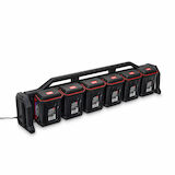 Toro 66560 Mehrfachladegerät mit sechs Batterien auf weißem Hintergrund