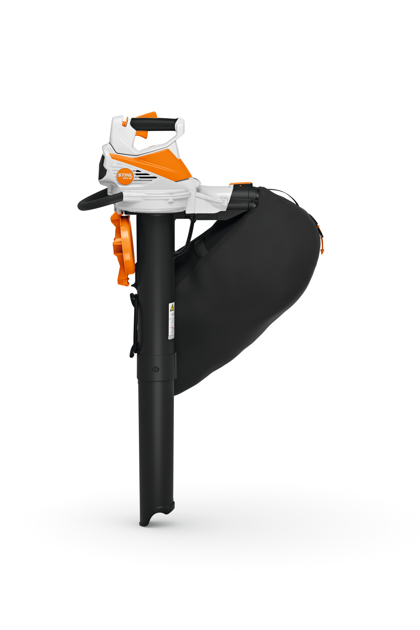 STIHL SHA 56 Akku-Saughäcksler in Orange und Weiß vor weißem Hintergrund